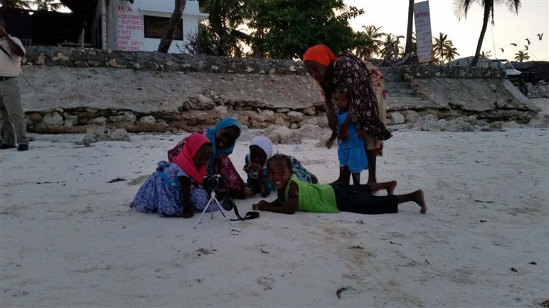 Copii plaja Zanzibar